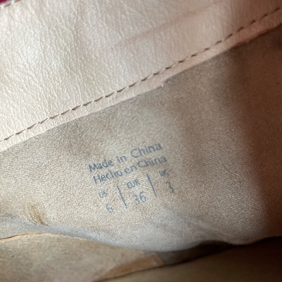 Red suede buckle Aldo boots - Picture 4 of 7